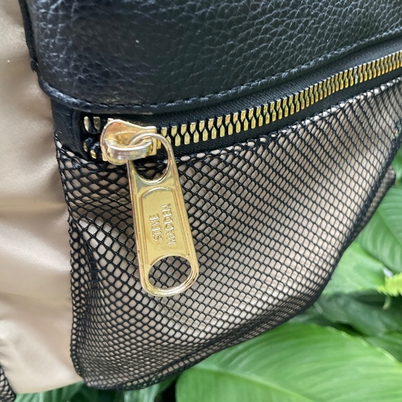 STEVE MADDEN Large Tan/Gold & Black Backpack - Picture 12 of 13